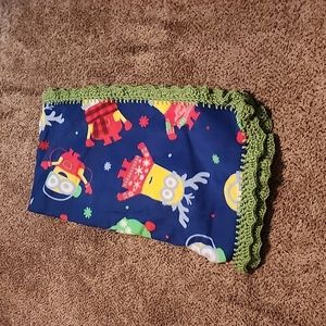 Crochet edge throw blanket